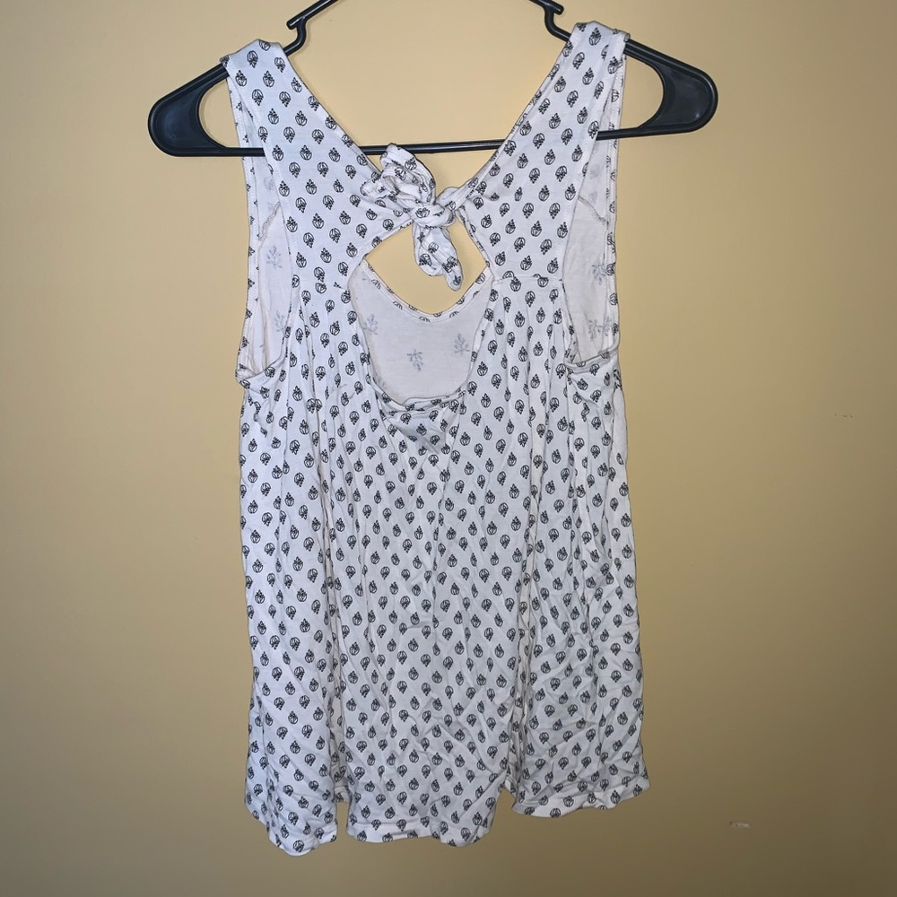 Summer top!! - Picture 3 of 3